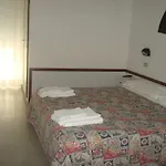 Отель Arena Con Piscina Каттолика