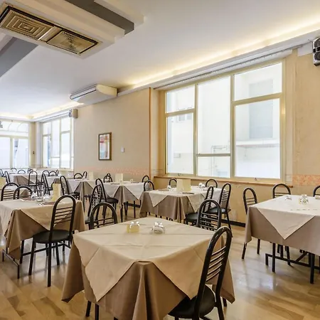 Hotel Arena Con Piscina 3*