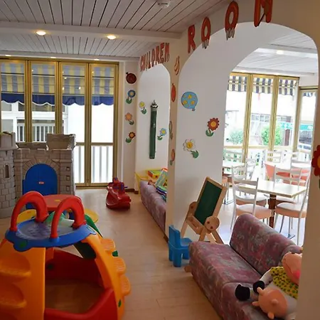 Arena Con Piscina Hotel 3*