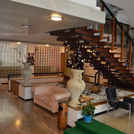 Arena Con Piscina Cattolica