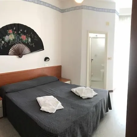 מלון Arena Con Piscina 3*