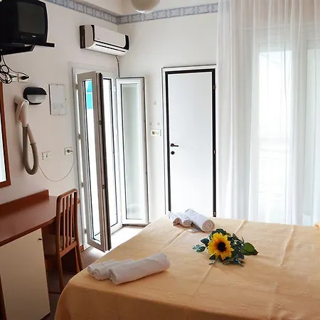 Marea Con Piscina Nuova Gestione كاتوليكا