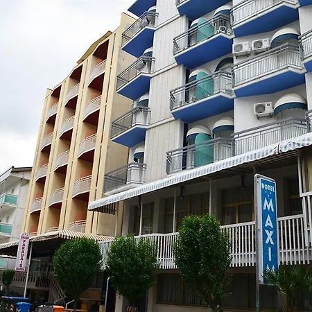 Arena Con Piscina Szálloda Cattolica