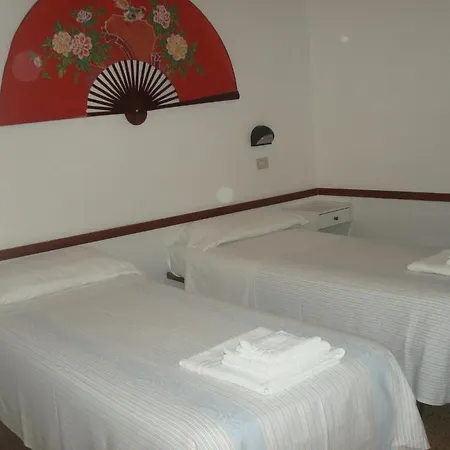 Hotel Arena Con Piscina Cattolica