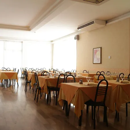 Marea Con Piscina Nuova Gestione 호텔