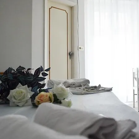 מלון Arena Con Piscina 3*