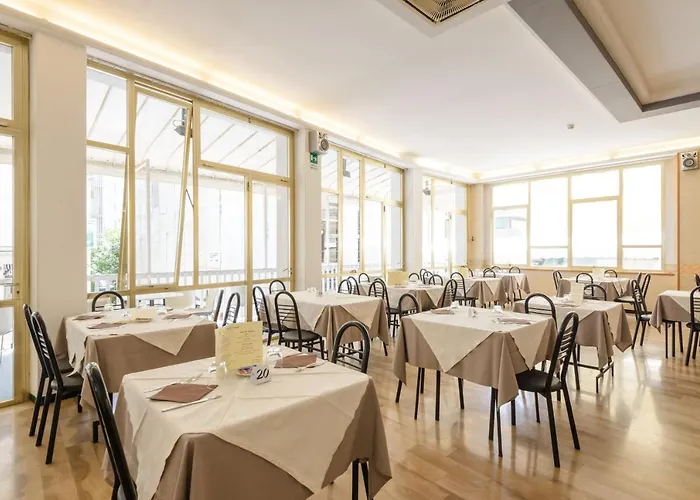 Hotel Arena Con Piscina Cattolica