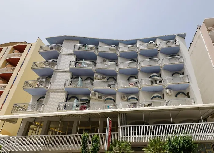 Hotel Arena Con Piscina