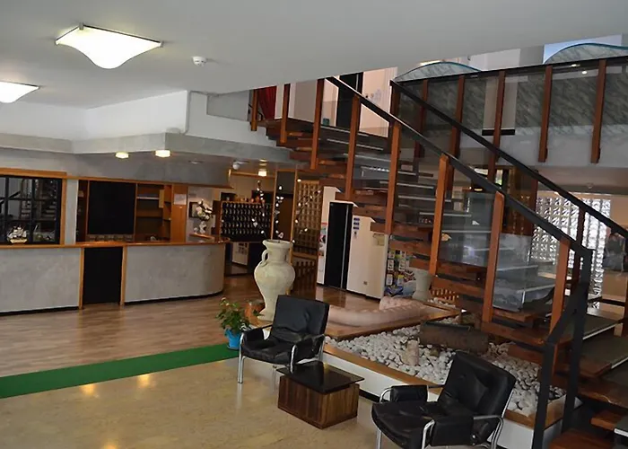 Ξενοδοχείο Arena Con Piscina 3*