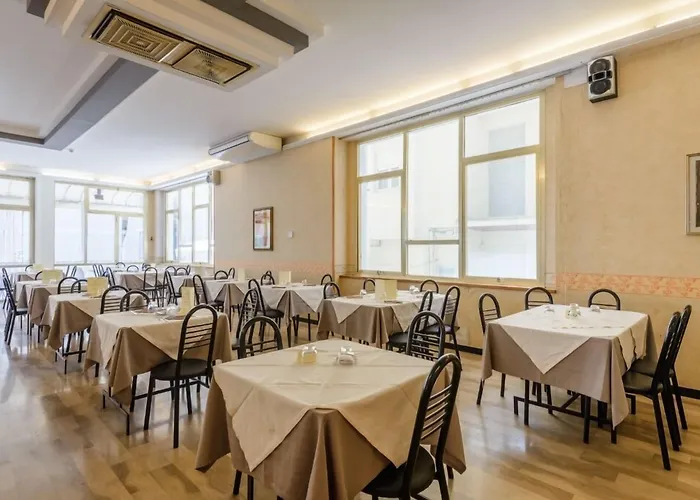 Hotel Arena Con Piscina Cattolica