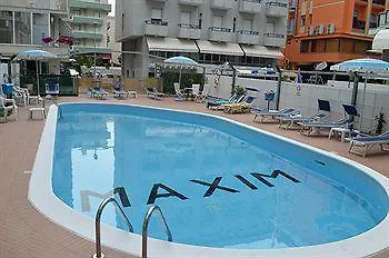 Arena Con Piscina Szálloda Cattolica