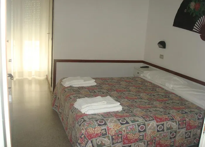 Hotel Arena Con Piscina Cattolica