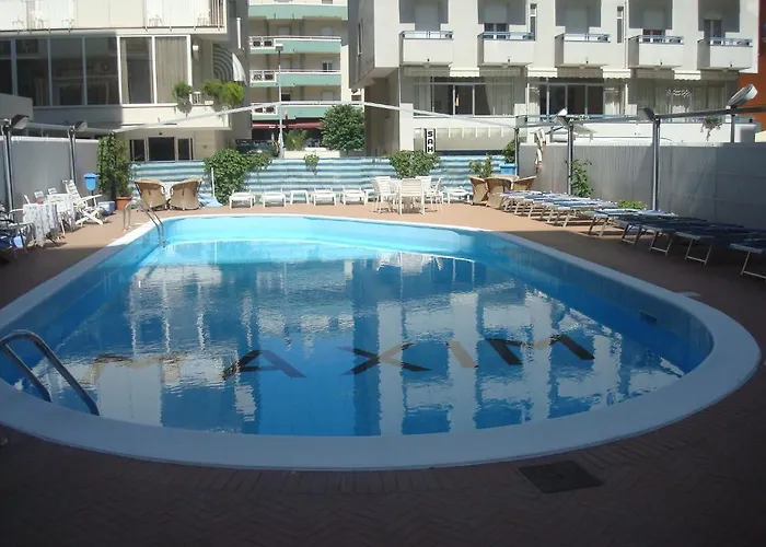 Arena Con Piscina Szálloda Cattolica